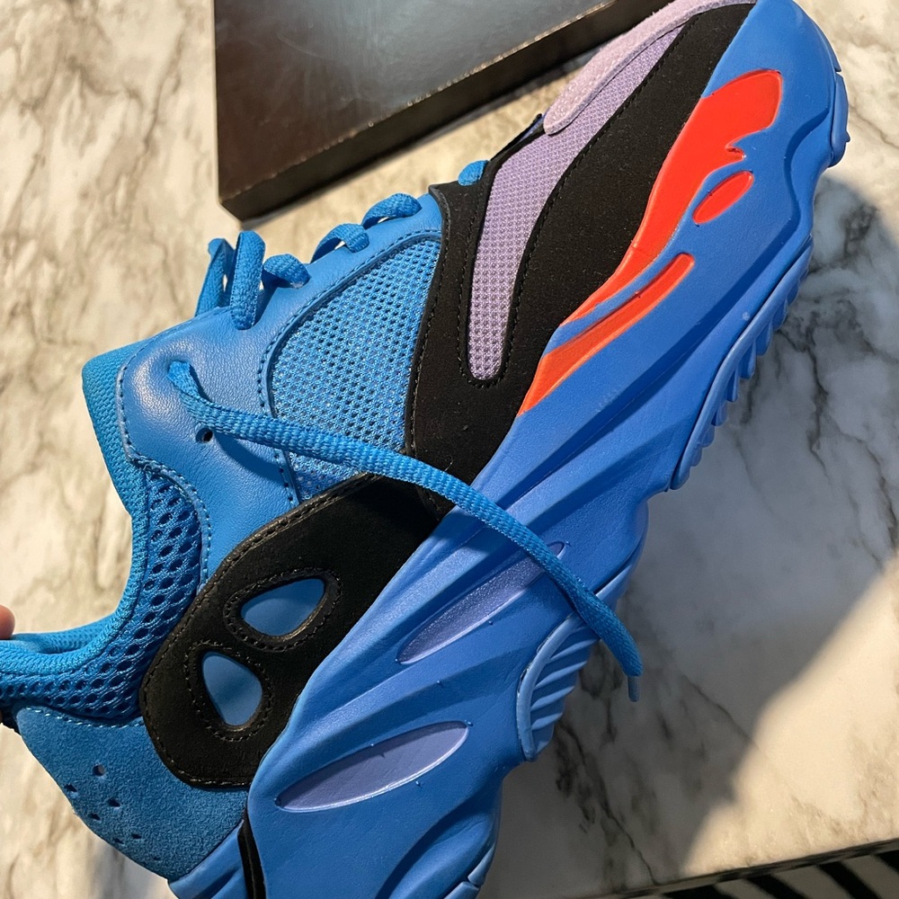Adidas Yeezy Boost 700 Sneaker - Picture 5 of 8